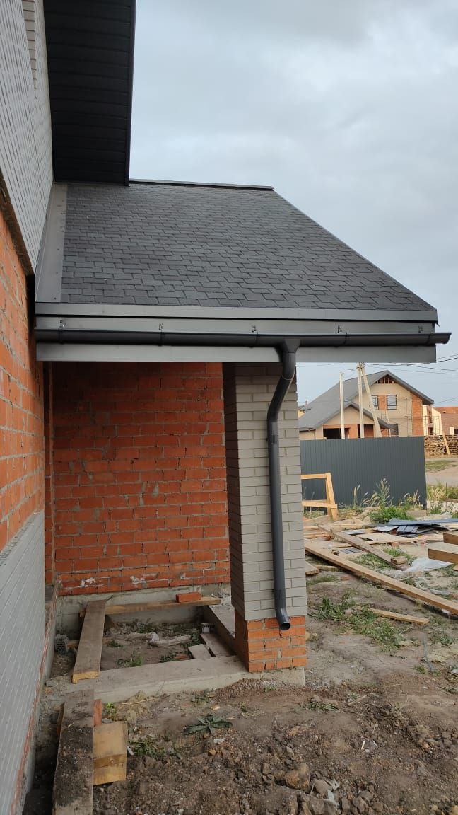 Водосточная система на кровле из гибкой черепицы